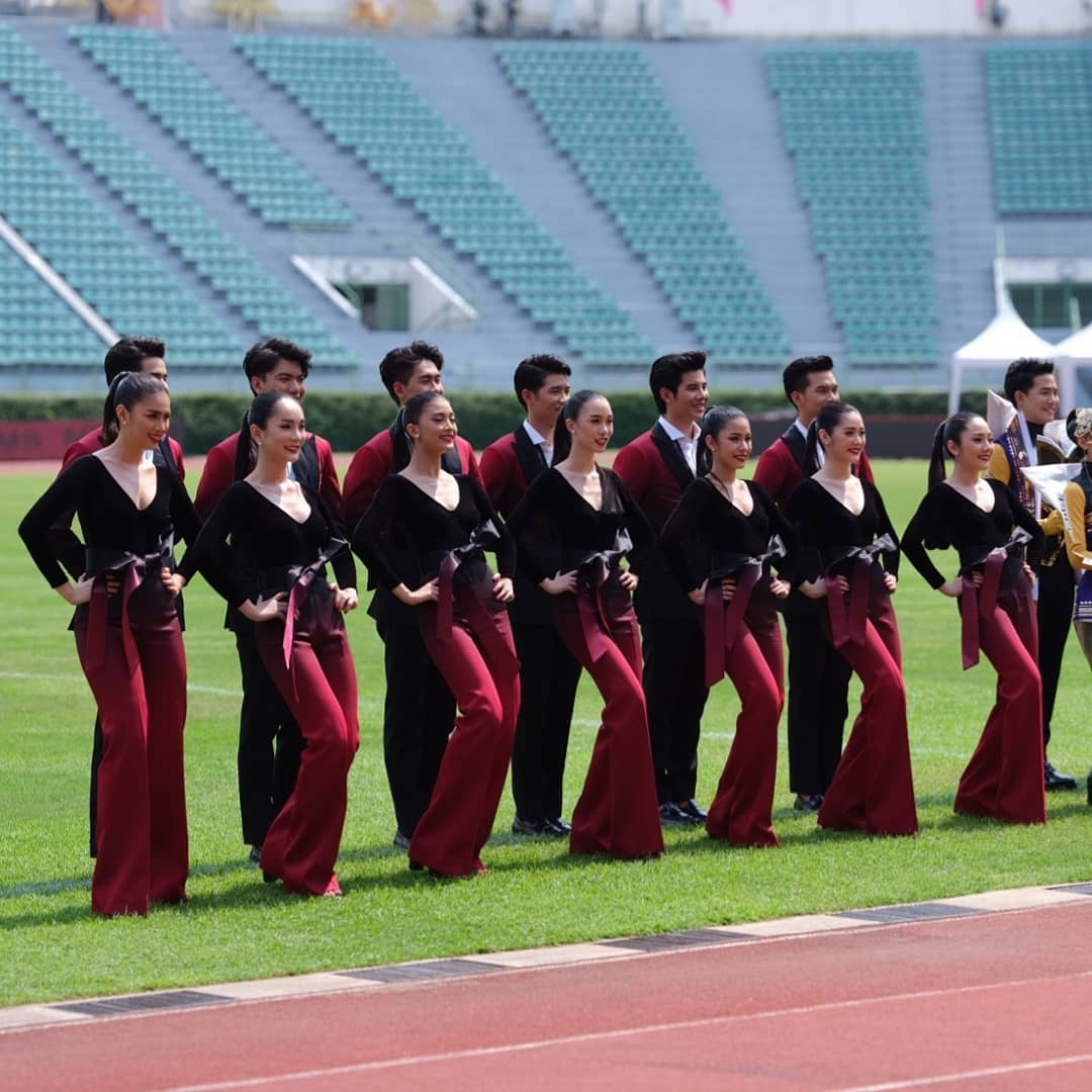 ชุดเชียร์ลีดเดอร์ ธรรมศาสตร์