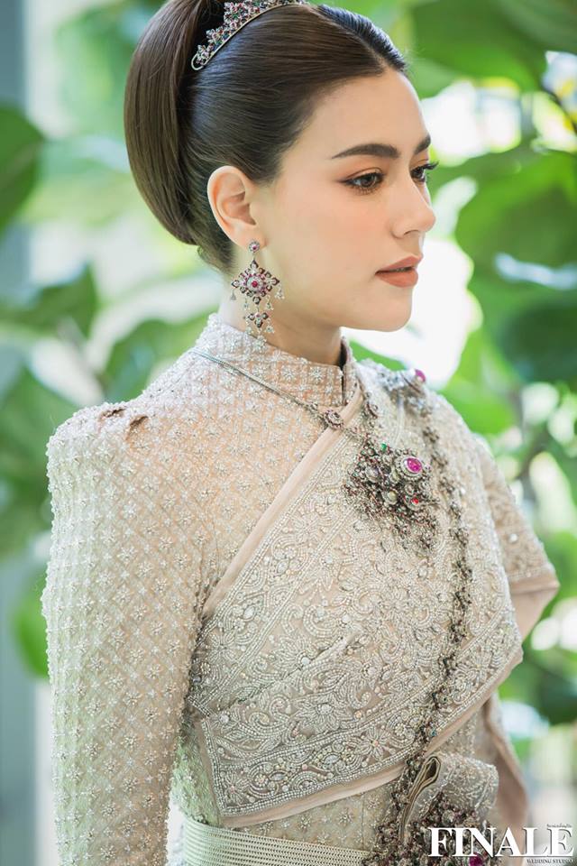 คิมเบอร์ลี่ ชุดไทย