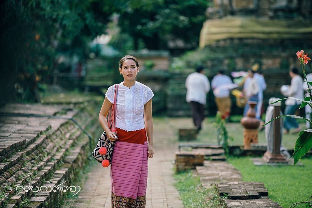 ญาญ่า อุรัสยา ชุดไทย