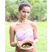 ญาญ่า อุรัสยา ชุดไทย