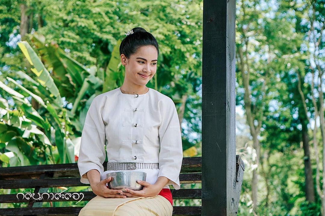 ญาญ่า อุรัสยา ชุดไทย