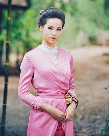 ญาญ่า อุรัสยา ชุดไทย