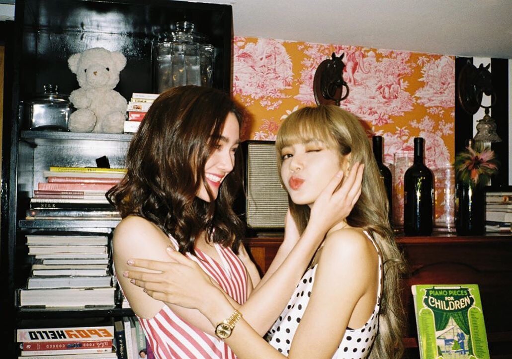 เดียร์น่า ฟลีโป ลิซ่า BLACKPINK