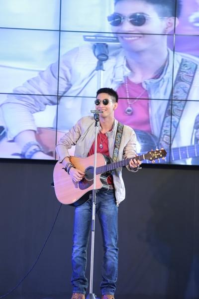 โตโน่ ภาคิน