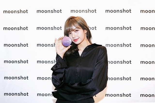 ลิซ่า BLACKPINK 
