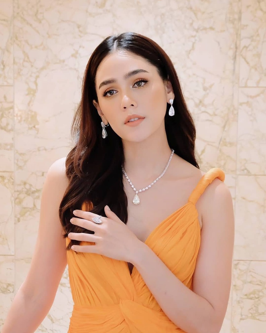 ชมพู่ อารยา