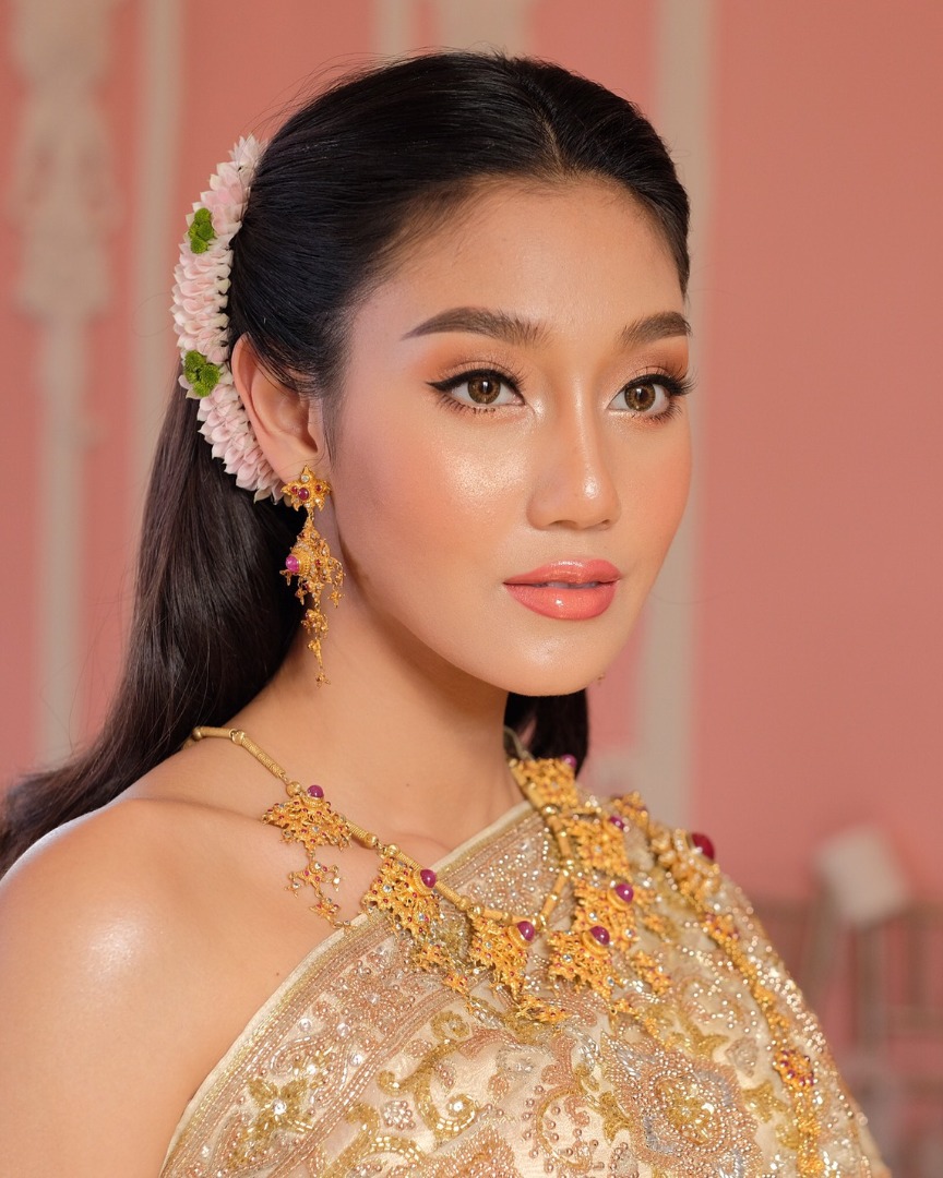 ดาราแต่งหน้า