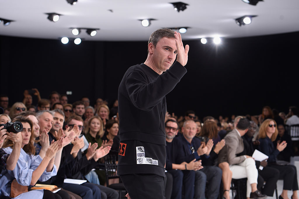 น่าจับตามมอง! "Raf Simons" ดีไซเนอร์ชื่อดัง ประกาศร่วมงาน "Prada"