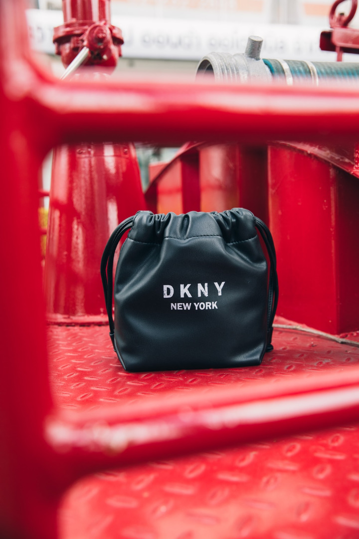 กระเป๋า DKNY