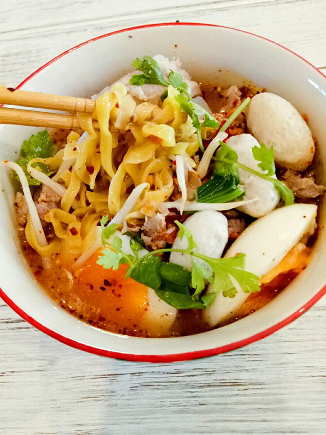 วิธีทำก๋วยเตี๋ยวต้มยำกระดูกหมู