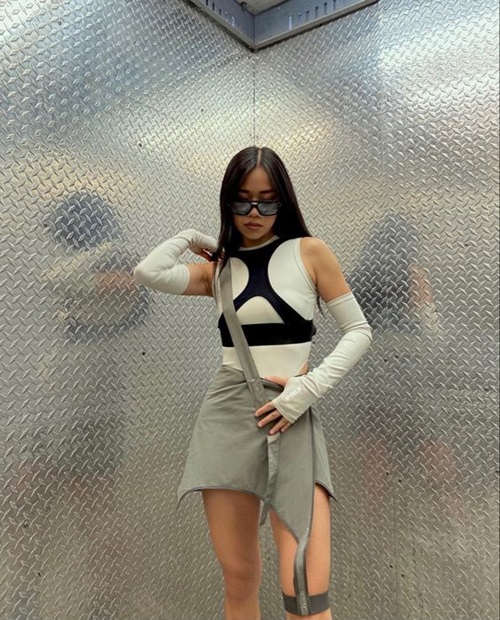 แฟชั่นเสื้อขาด