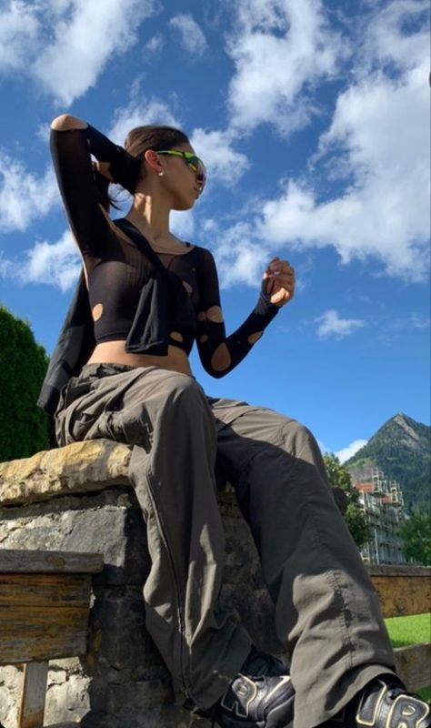 แฟชั่นเสื้อขาด