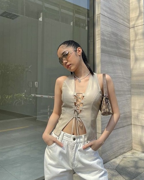 แฟชั่นเสื้อขาด