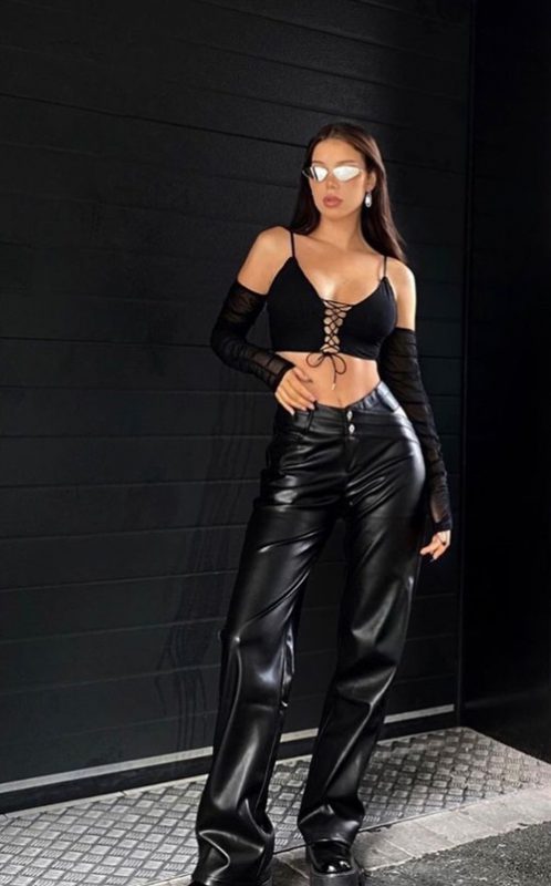 แฟชั่นเสื้อขาด