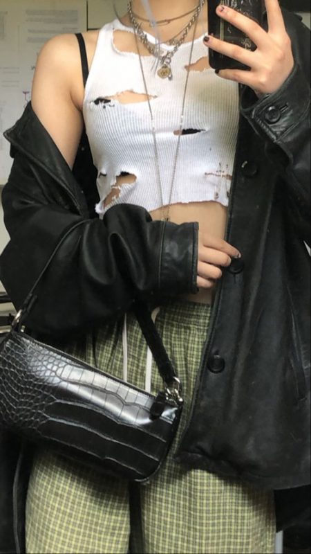 แฟชั่นเสื้อขาด