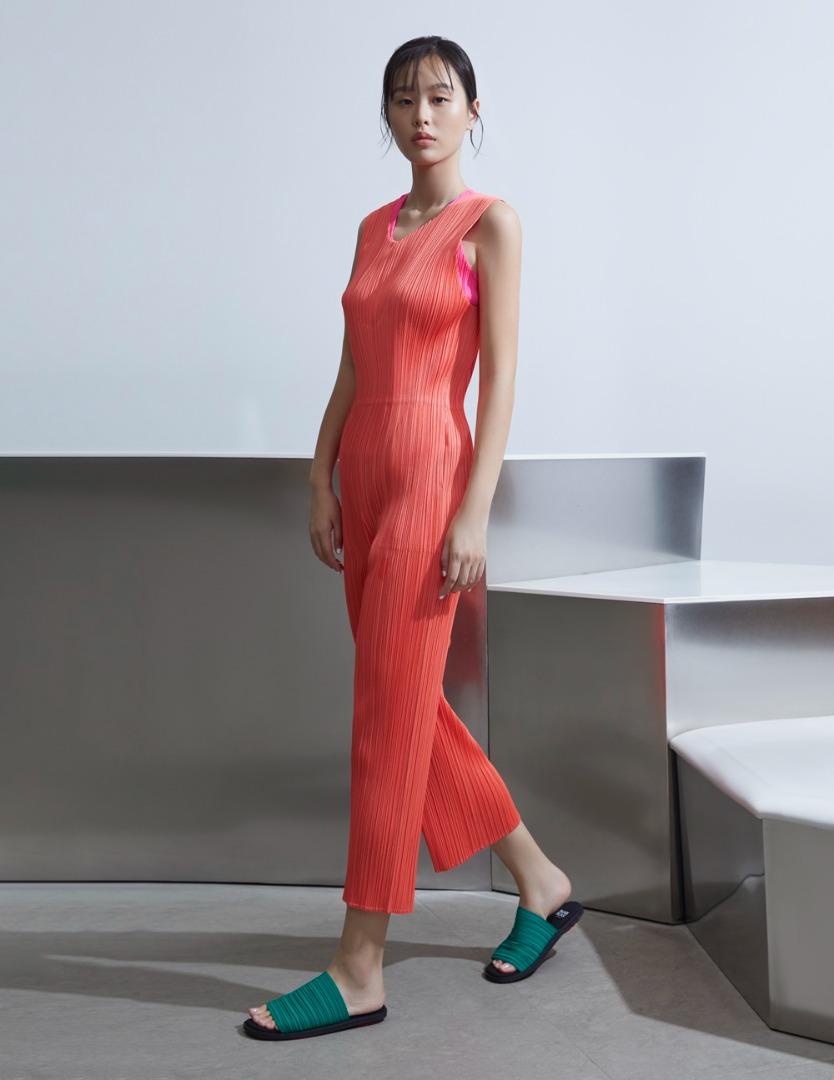 PLEATS PLEASE ISSEY MIYAKE