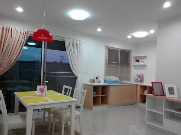 DIY ไม้กั้นห้อง เป็นเฟอร์นิเจอร์แต่งบ้าน ใช้เงินแค่ 35 หมื่น