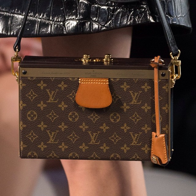 Louis Vuitton : กระเป๋า หลุยส์ แท้ ดูอย่างไรไม่ให้โดนหลอก