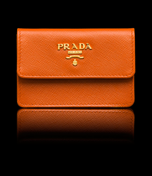 กระเป๋าสตางค์ prada