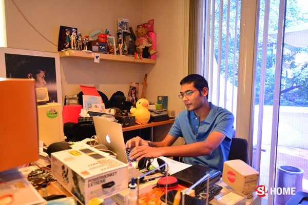 เปิด “ห้องทำงาน” โลกแห่งจินตนาการของ “คุณชายอดัม” มรวเฉลิมชาตรี ยุคล