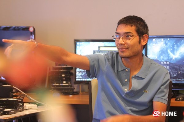 เปิด “ห้องทำงาน” โลกแห่งจินตนาการของ “คุณชายอดัม” มรวเฉลิมชาตรี ยุคล