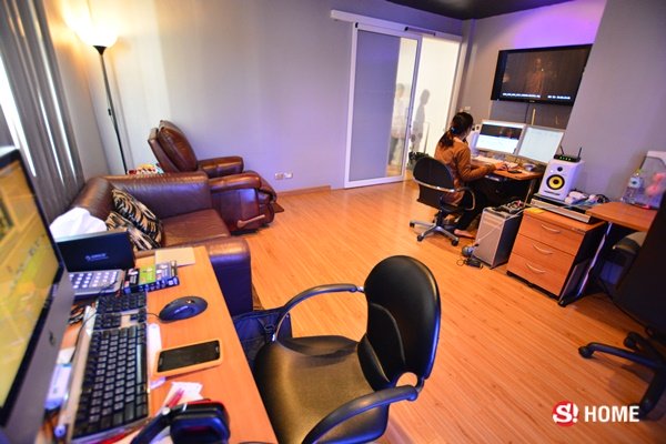 เปิด “ห้องทำงาน” โลกแห่งจินตนาการของ “คุณชายอดัม” มรวเฉลิมชาตรี ยุคล