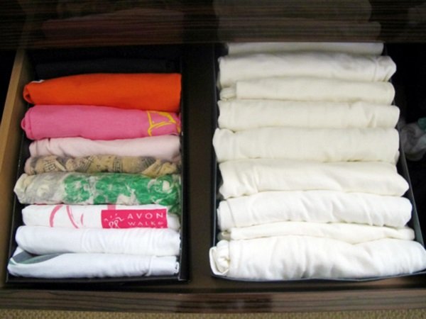 ทำชีวิตให้ง่ายกับ 12 วิธีจัดเสื้อผ้าเข้าตู้ไซส์มินิ