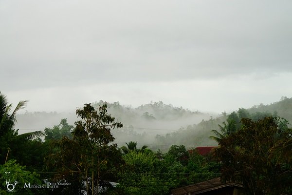 พาชมบ้านนอกและสวนของผม ในยามฝนแล้ง