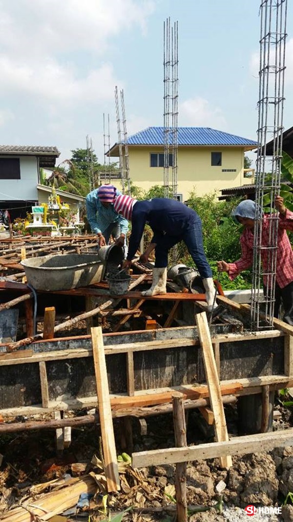 พาชม "บ้านเดี่ยวริมคลอง" ในกรุงเทพฯ สร้างด้วยเงินเก็บ หลังใหญ่เกินฝัน