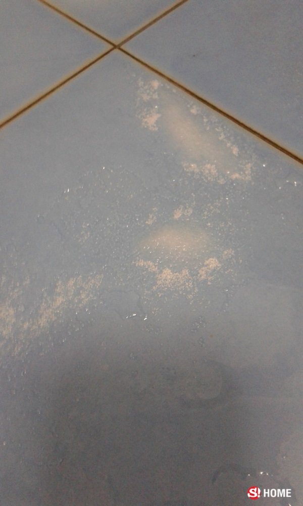 พิชิต “คราบฝ้าขาว” บนพื้นห้องน้ำ ด้วย “เกลือป่น" สะอาดล้ำแบบฟรีๆ