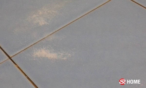 พิชิต “คราบฝ้าขาว” บนพื้นห้องน้ำ ด้วย “เกลือป่น" สะอาดล้ำแบบฟรีๆ