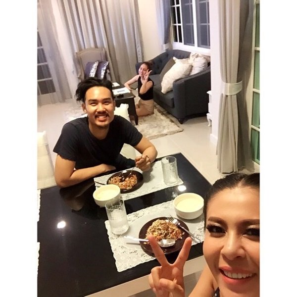 "บ้านดารา" ที่แม้จะไม่ใช่ตัวพ่อ ตัวแม่ แต่บ้านหลังใหญ่ใช้ได้เลย