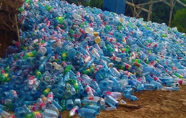 "Plastic Bottle Village" ลดอุณหภูมิภายในบ้านด้วยขวดพลาสติก โปรเจคดีๆ จากปานามา