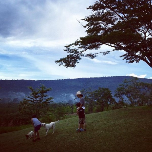 “บ้าน  3 หลังของเคน ธีรเดช” ครบทุกวิว ทะเล ภูเขา สระว่ายน้ำ