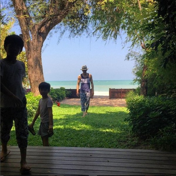 “บ้าน  3 หลังของเคน ธีรเดช” ครบทุกวิว ทะเล ภูเขา สระว่ายน้ำ