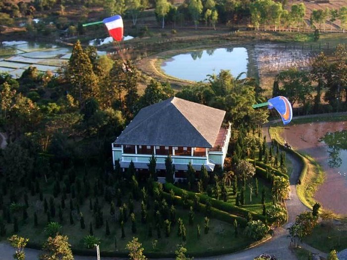 "บ้านไร่อุดมสุข" ของเบิร์ด ธงไชย วิถีตามรอยพ่อหลวง