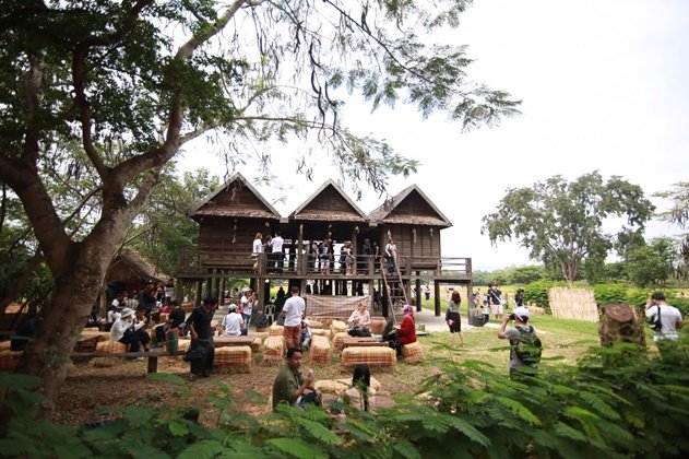 เฮือนนางสาหร่าย "บ้านคำแก้ว" เจ้าแม่นาคี สถาปัตยกรรมอีสานอันงดงาม