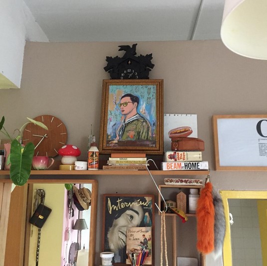 บ้านศิลปินสไตล์ ป๊อบ อาร์ต "โอ่ง กงพัฒน์" ของแน่น ของเยอะ แต่วางแล้วมีสไตล์