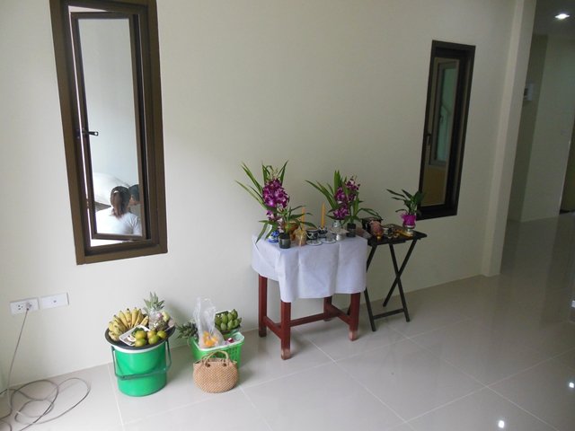 แต่งห้องรับแขกแนว Modern Loft แบบประหยัด และ เน้นทำเอง