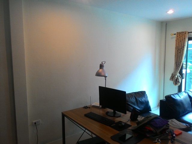 แต่งห้องรับแขกแนว Modern Loft แบบประหยัด และ เน้นทำเอง