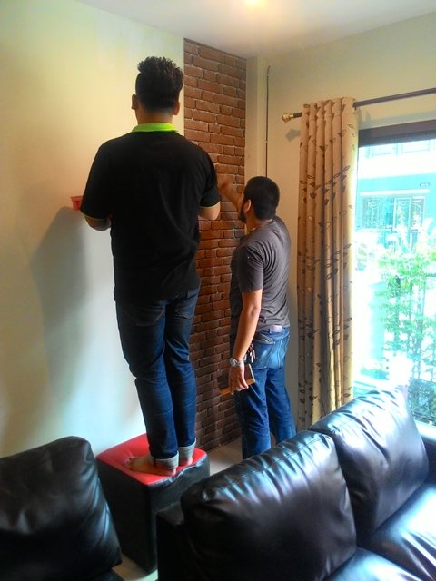 แต่งห้องรับแขกแนว Modern Loft แบบประหยัด และ เน้นทำเอง