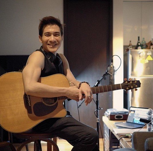 เปิดคอนโดแต๊งค์ พงศกร อาณาจักรแห่งตัวตน หนังสือ ดนตรี ศิลปะ