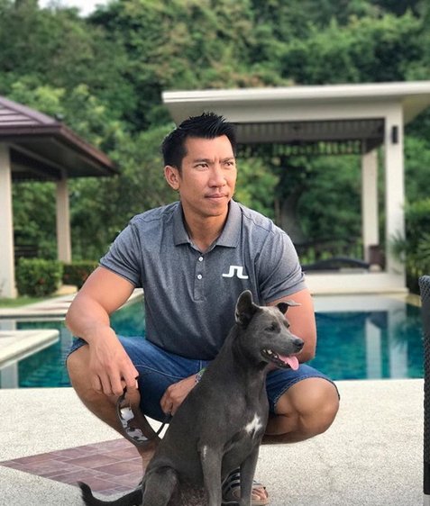 เปิด "บ้านบอล ภราดร ศรีชาพันธุ์" ที่พัทยา มีสระว่ายน้ำ คอร์ทเทนนิสพร้อม