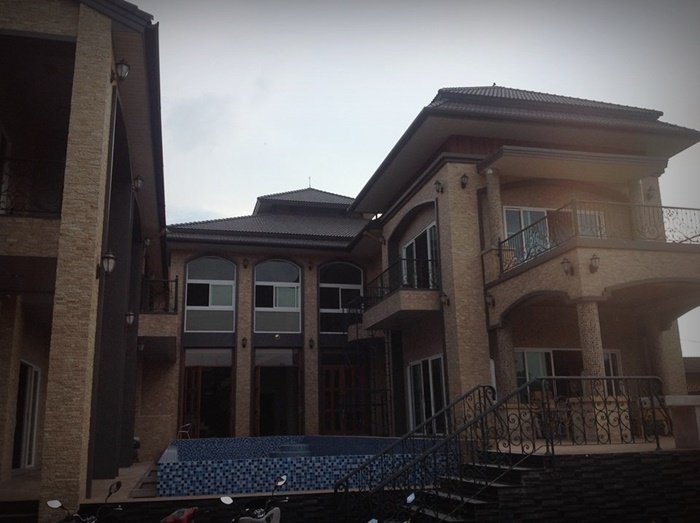 เปลี่ยนผนังบ้านราคา 10 ล้านเป็นผืนผ้าใบ ยกทะเล ทุ่งนาไทย ทุ่งลาเวนเดอร์ มาไว้รวมกัน