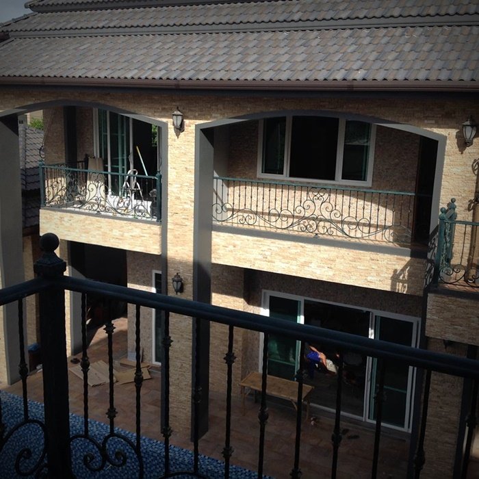 เปลี่ยนผนังบ้านราคา 10 ล้านเป็นผืนผ้าใบ ยกทะเล ทุ่งนาไทย ทุ่งลาเวนเดอร์ มาไว้รวมกัน