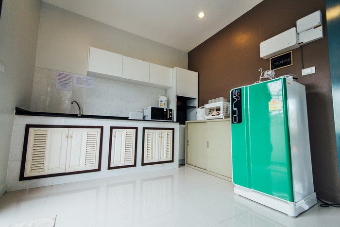 บ้านสไตล์โมเดิร์นสองชั้น พร้อมสระว่ายน้ำและดาดฟ้าชมวิว พื้นที่พักผ่อนสำหรับคอปาร์ตี้ตัวจริง