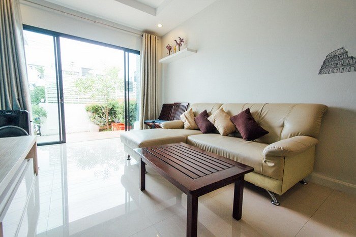 บ้านสไตล์โมเดิร์นสองชั้น พร้อมสระว่ายน้ำและดาดฟ้าชมวิว พื้นที่พักผ่อนสำหรับคอปาร์ตี้ตัวจริง