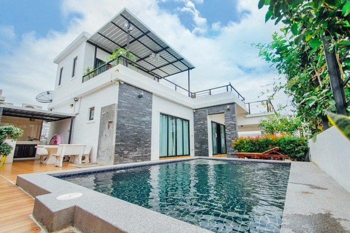 บ้านสไตล์โมเดิร์นสองชั้น พร้อมสระว่ายน้ำและดาดฟ้าชมวิว พื้นที่พักผ่อนสำหรับคอปาร์ตี้ตัวจริง