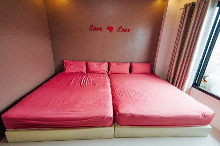 บ้านสไตล์โมเดิร์นสองชั้น พร้อมสระว่ายน้ำและดาดฟ้าชมวิว พื้นที่พักผ่อนสำหรับคอปาร์ตี้ตัวจริง
