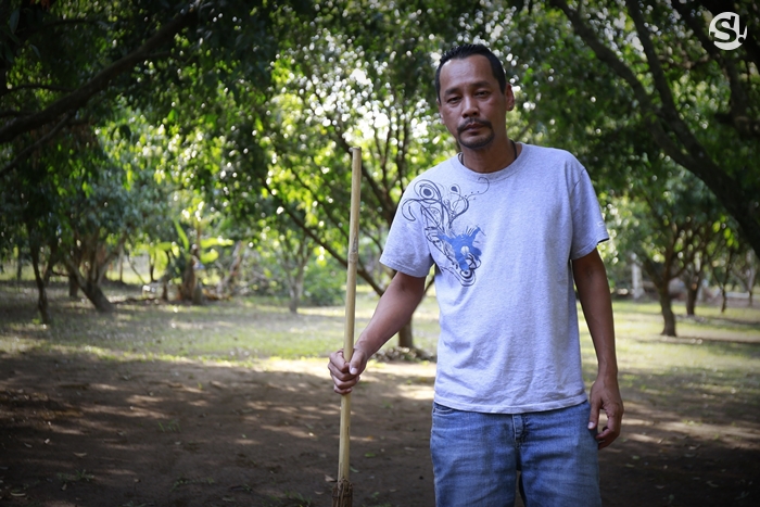 บ้าน 4 ไร่ที่นครนายกของ “เท่ง เถิดเทิง” บ้านไม้เรียบง่ายในสวนผลไม้ มีน้ำตก และไก่ป่า